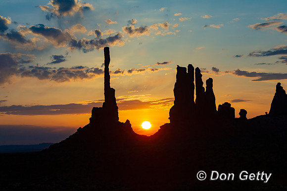 Monument_V_Z2F2199